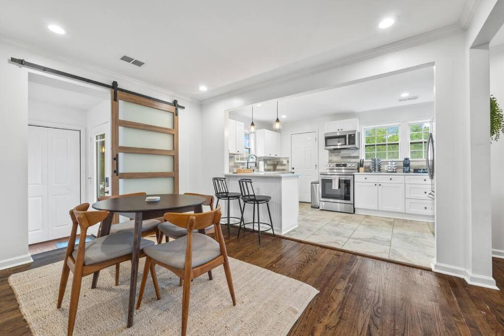 Holiday home New! Modern Boho W/ 5bd/2br Sleeps 10