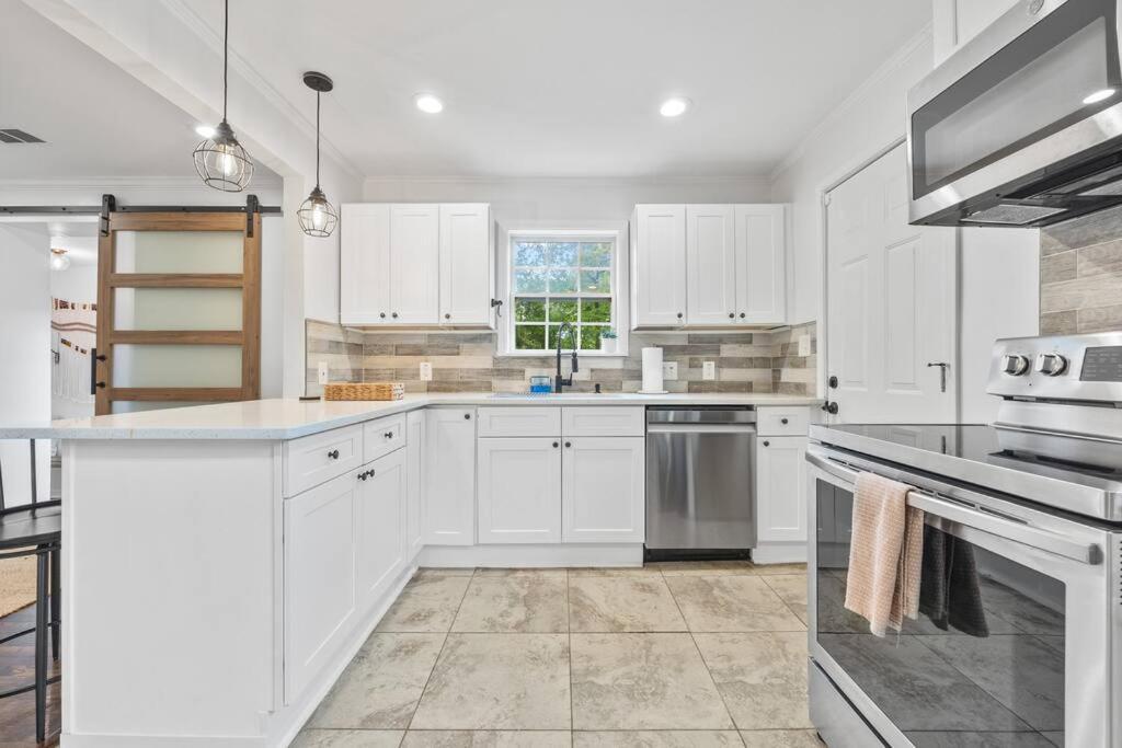 New! Modern Boho W/ 5bd/2br Sleeps 10 *