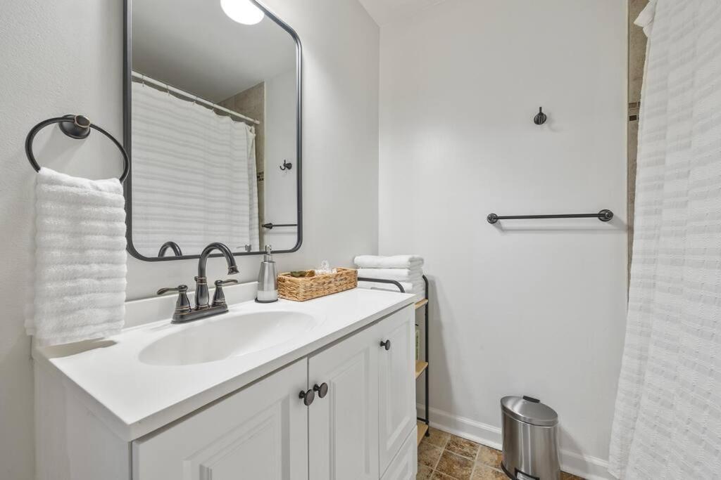 New! Modern Boho W/ 5bd/2br Sleeps 10 *